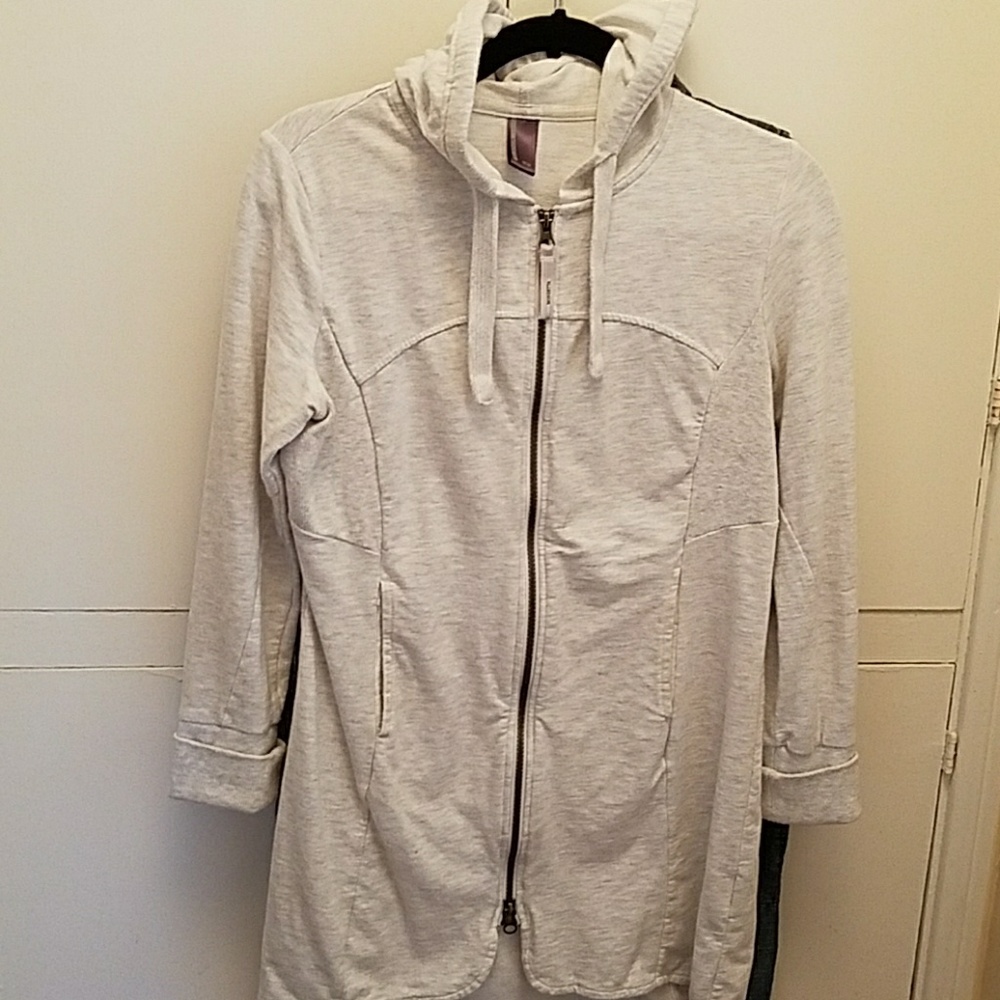 zippered sweatshirt jacket